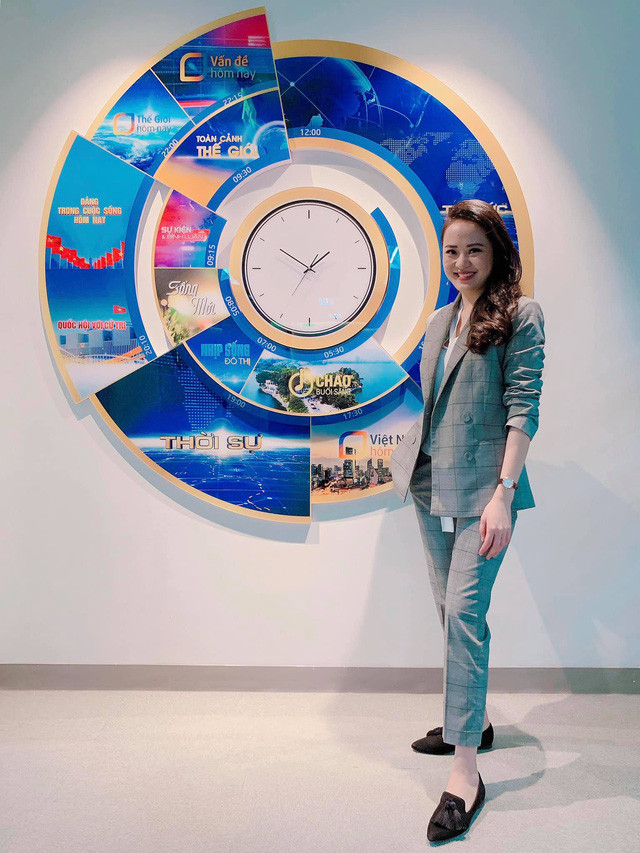 Nhan sắc BTV Thời tiết 9x dẫn bản tin Thời sự 19h ảnh 11