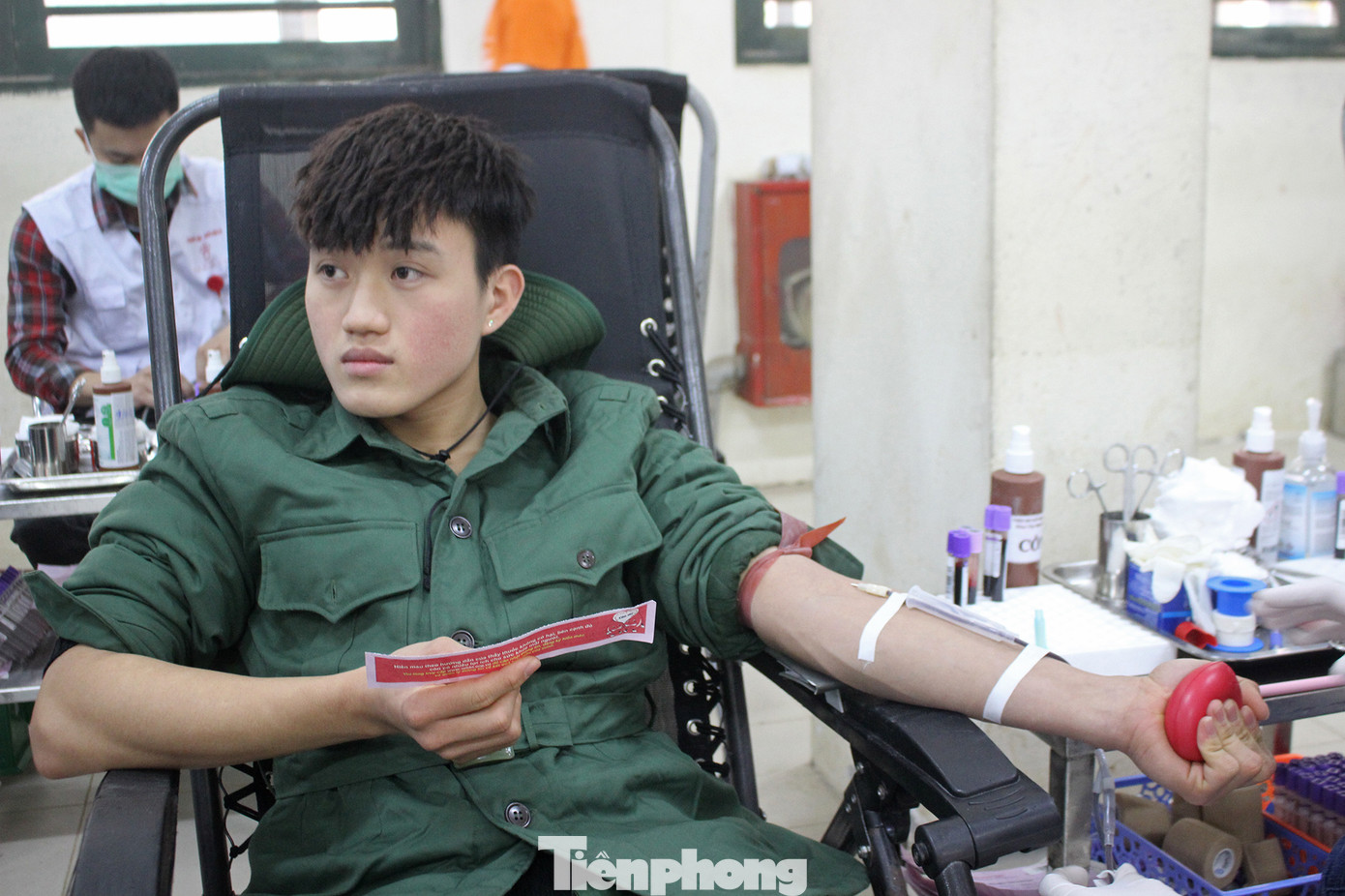 Sinh viên 3 trường đại học nối hàng dài hiến máu: Xua tan giá lạnh mùa đông ảnh 19