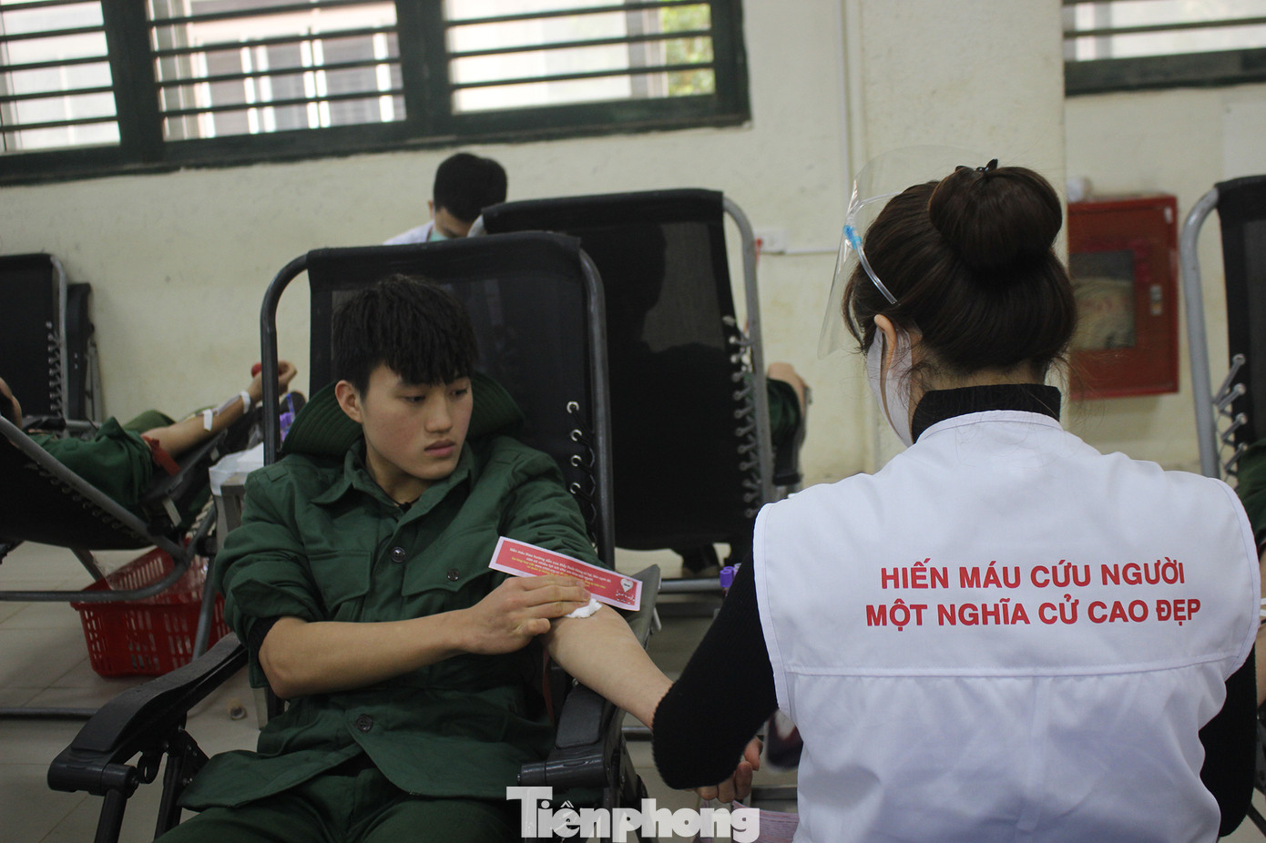 Sinh viên 3 trường đại học nối hàng dài hiến máu: Xua tan giá lạnh mùa đông ảnh 20