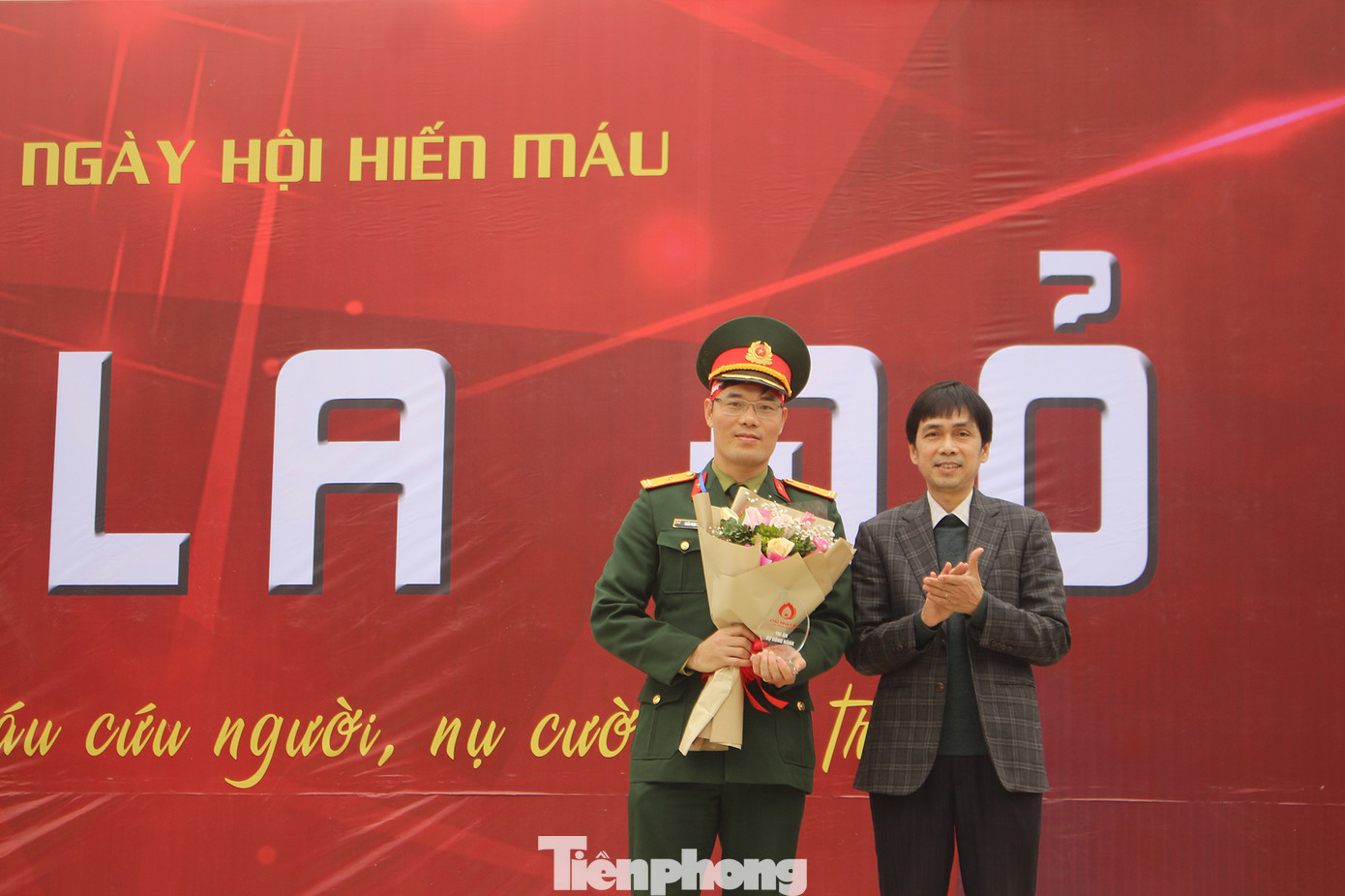 Sinh viên 3 trường đại học nối hàng dài hiến máu: Xua tan giá lạnh mùa đông ảnh 6