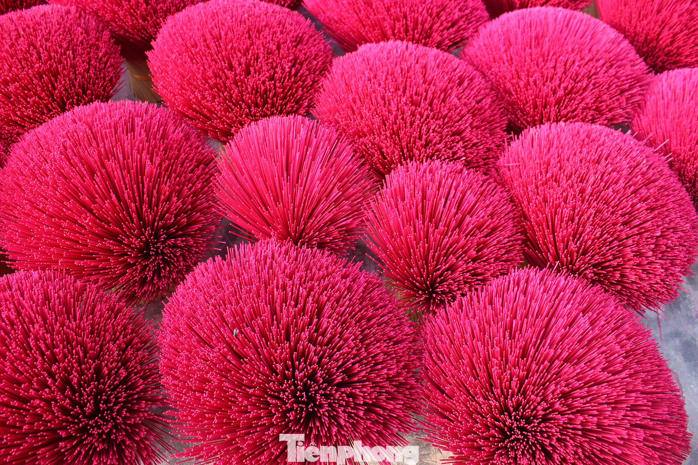 Nhịp sống hối hả dịp cận Tết ở làng nghề làm tăm hương cổ ở Hà Nội ảnh 22