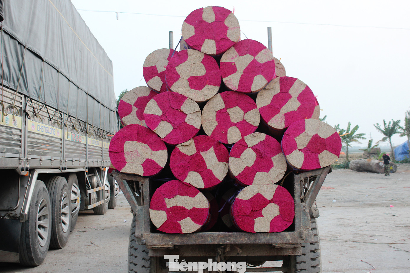 Nhịp sống hối hả dịp cận Tết ở làng nghề làm tăm hương cổ ở Hà Nội ảnh 15