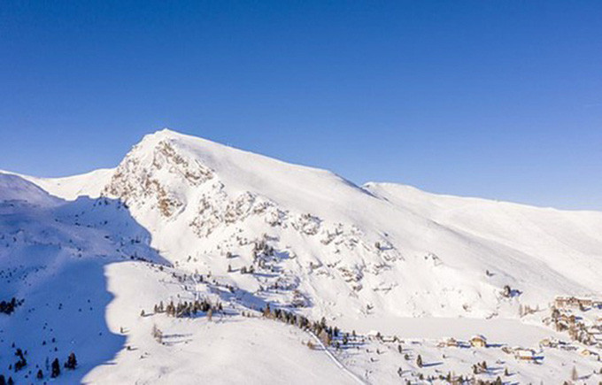 Tranh cãi việc cặp đôi rủ nhau lên đỉnh núi cầu hôn rồi cùng bị ngã vực ảnh 1