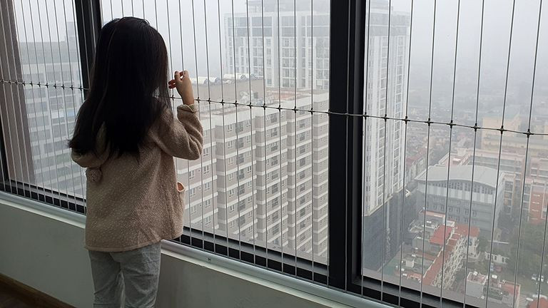 Từ những vụ trẻ rơi ở chung cư: Chuẩn an toàn chung cư đang bị xem nhẹ? ảnh 3