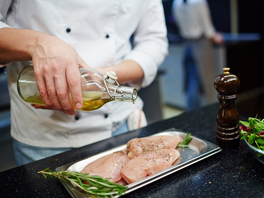 Không muốn thịt gà thành 'thuốc độc' thì đừng ăn theo những cách này ảnh 1