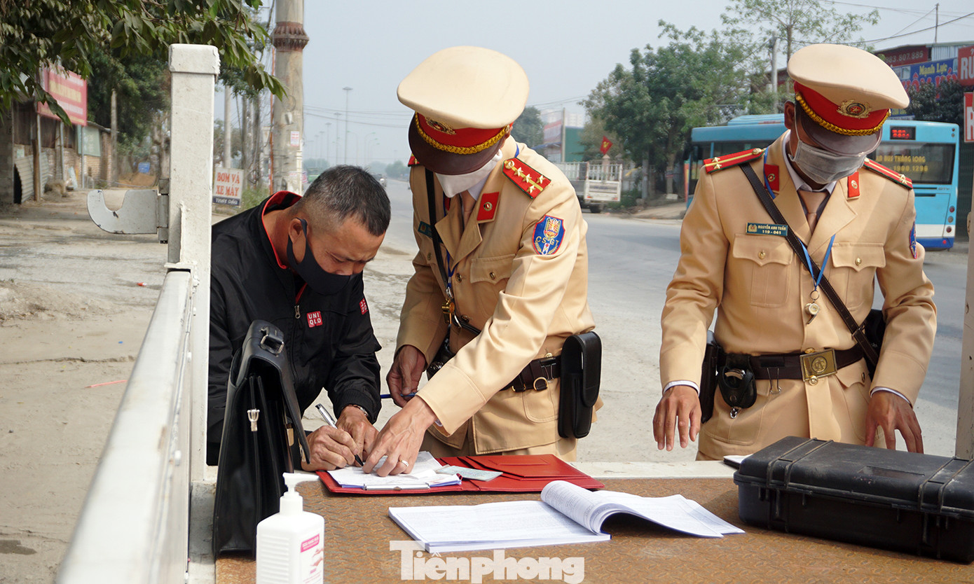 Tài xế bị phạt 2,5 triệu đồng vì 'uống ly rượu để ăn cơm cho ngon' ảnh 6