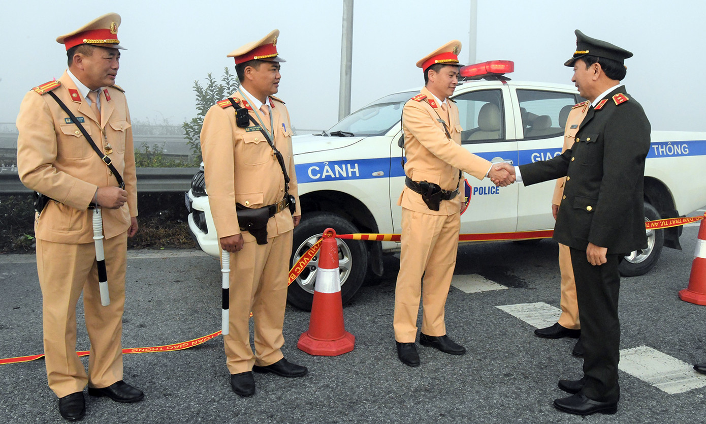 Thứ trưởng Trần Quốc Tỏ kiểm tra công tác bảo đảm an toàn giao thông trên cao tốc ảnh 3