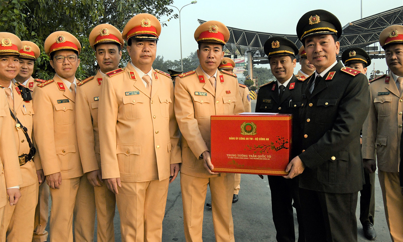 Thứ trưởng Trần Quốc Tỏ kiểm tra công tác bảo đảm an toàn giao thông trên cao tốc ảnh 6