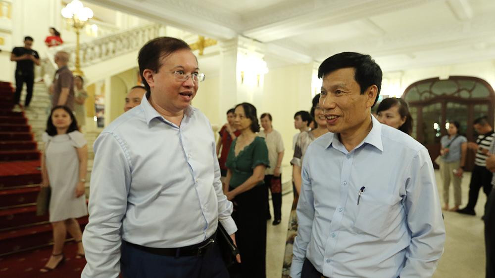 Khán giả chật kín xem ‘Bệnh sĩ’ của Lưu Quang Vũ ảnh 5