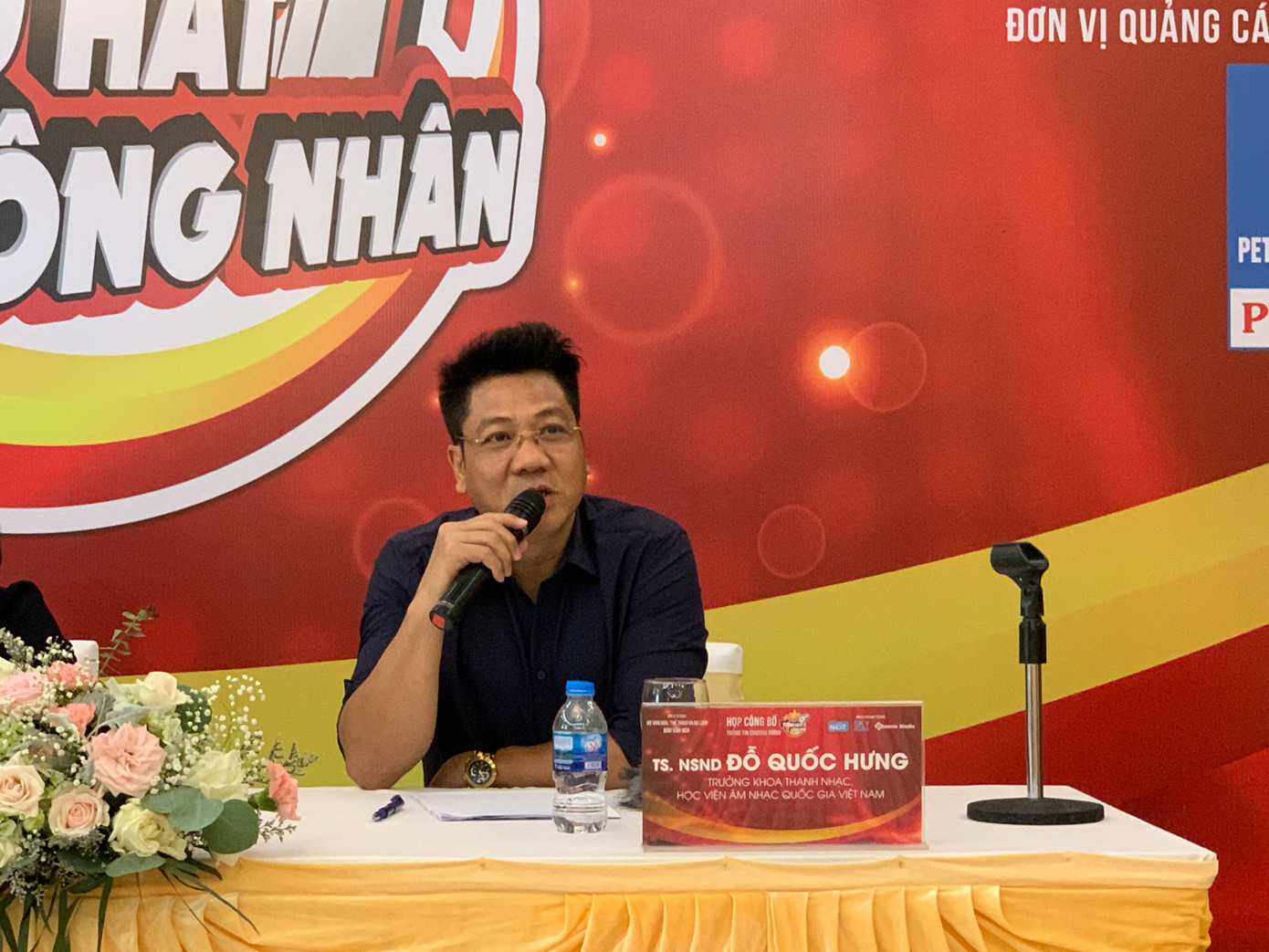 Cơ hội thi hát 'đổi đời' cho công nhân ảnh 1