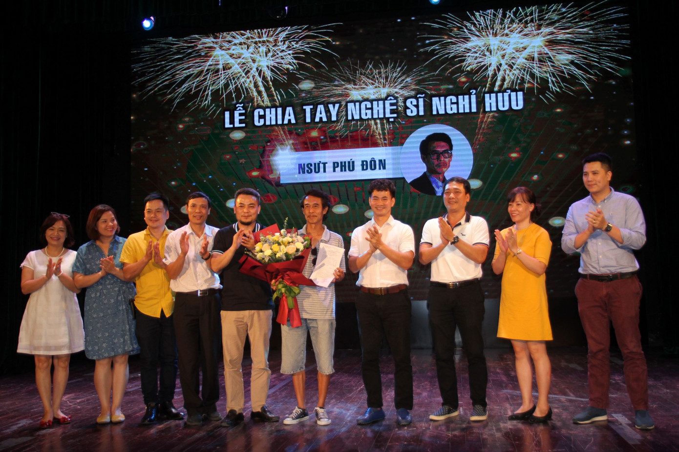 NSƯT Xuân Bắc, Quốc Khánh và nhà hát chia tay nghệ sĩ Phú Đôn ảnh 1