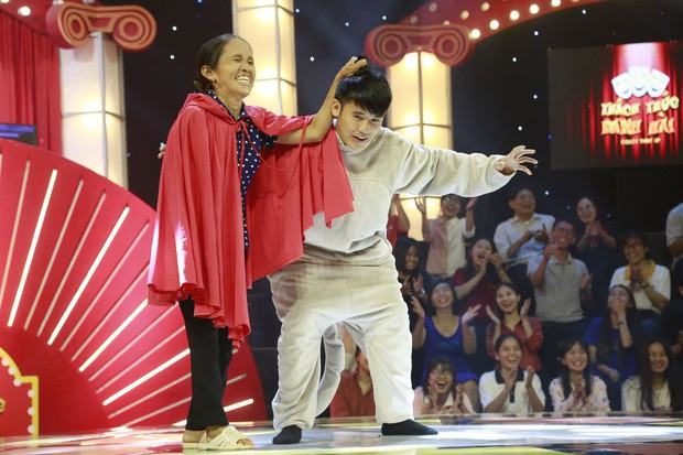 Showbiz 24/10: Bị chỉ trích phá nát 'Tàu anh qua núi', Hoàng Hạnh lên tiếng ảnh 1