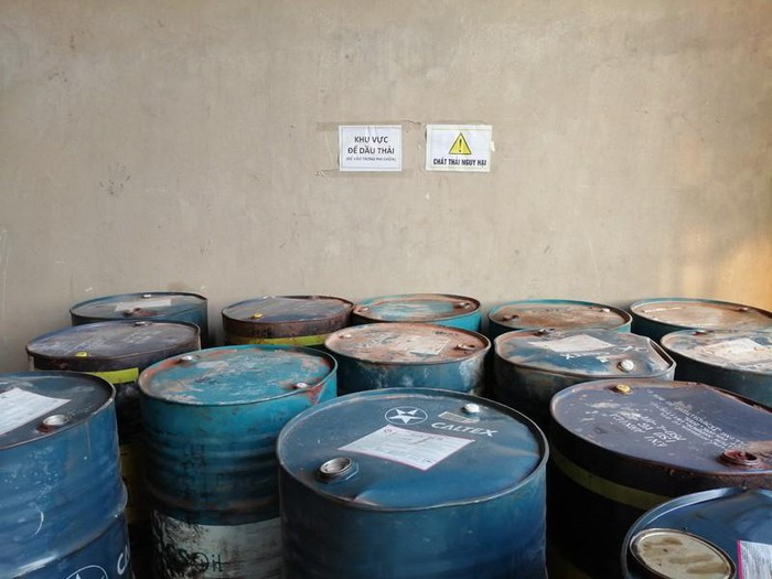 Cận cảnh nơi chứa số dầu thải đổ vào nguồn nước sạch sông Đà ảnh 3