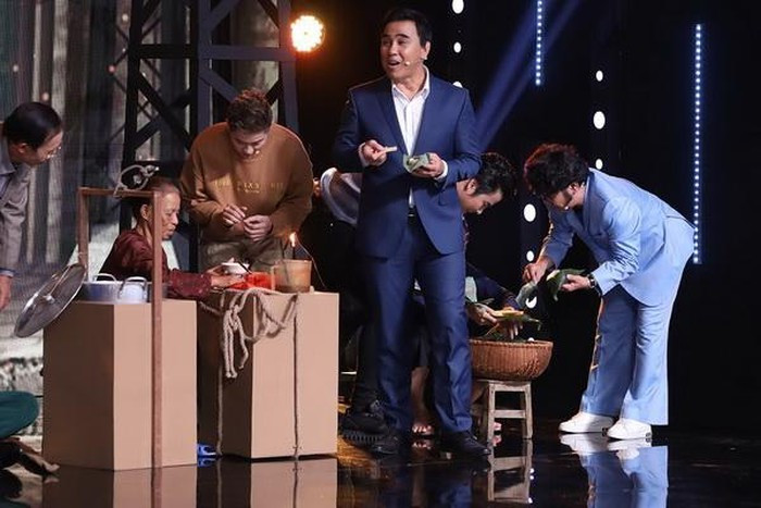 MC Quyền Linh tiết lộ tuổi thơ bán hàng rong kiếm sống qua ngày ảnh 1