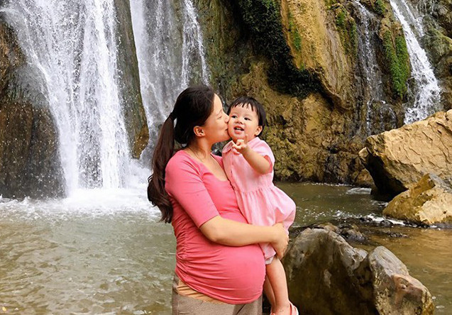 Showbiz 19/10: Phản ứng của Ngọc Trinh khi bị chê não ngắn ảnh 2