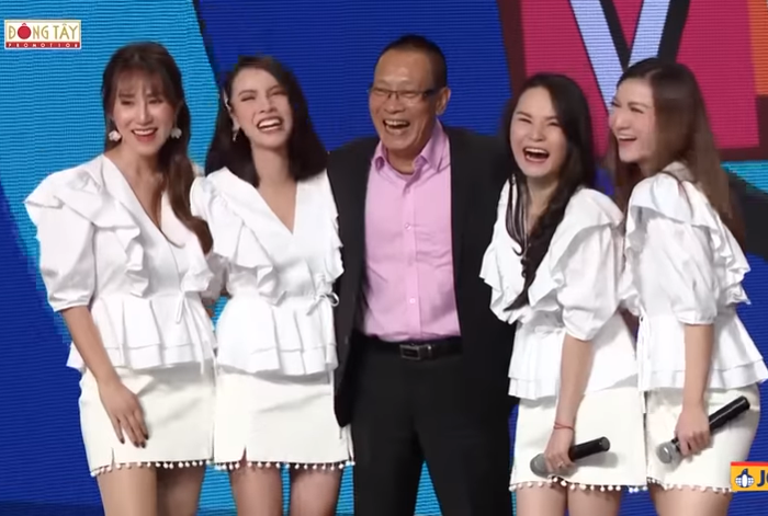 Showbiz 28/10: Rộ tin Lâm Tâm Như bị Hoắc Kiến Hoa tát trước mặt con gái? ảnh 2