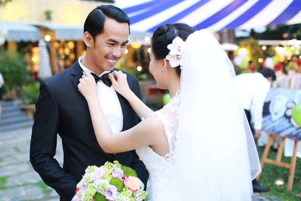 Kiều Oanh và Duy Nhân kết hôn năm 2014. Chỉ sau vài tháng về chung một nhà, Duy Nhân nhập viện điều trị vì phát hiện căn bệnh ung thư. Chưa kịp kỉ niệm một năm ngày cưới, Duy Nhân qua đời vào rạng sáng ngày 7/5/2015. Vợ cố người mẫu Duy Nhân bật khóc vì bị chỉ trích ‘cưới chạy bầu’ ảnh 2