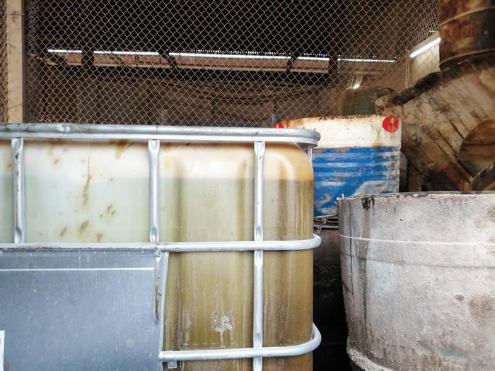 Cận cảnh nơi chứa số dầu thải đổ vào nguồn nước sạch sông Đà ảnh 8