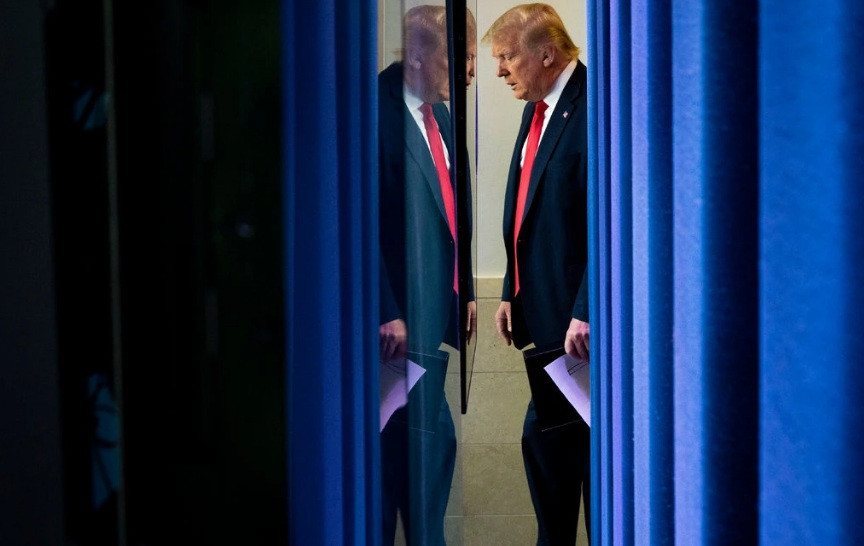 Hồi ký của cháu gái ông Trump tiết lộ nhiều bí mật gia đình ảnh 1