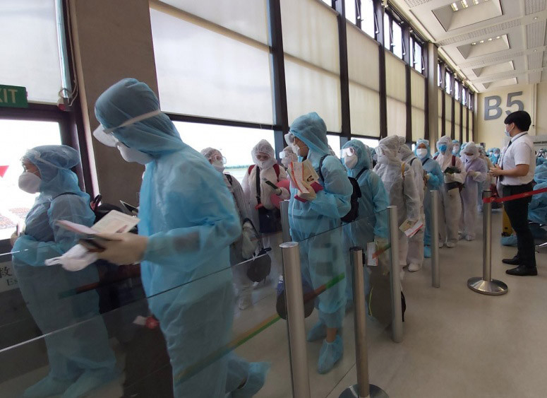 Hy hữu, xe ô tô lao xuống vịnh Hạ Long trong đêm ảnh 4