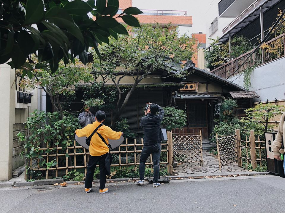 Tường San rạng rỡ trên đường phố Nhật Bản, tiết lộ ngày trở về Việt Nam ảnh 5