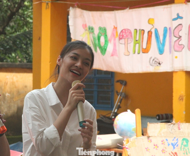 'Người đẹp nhân ái': Thí sinh HHVN 2020 mang sách đến trẻ em vùng sâu ảnh 7