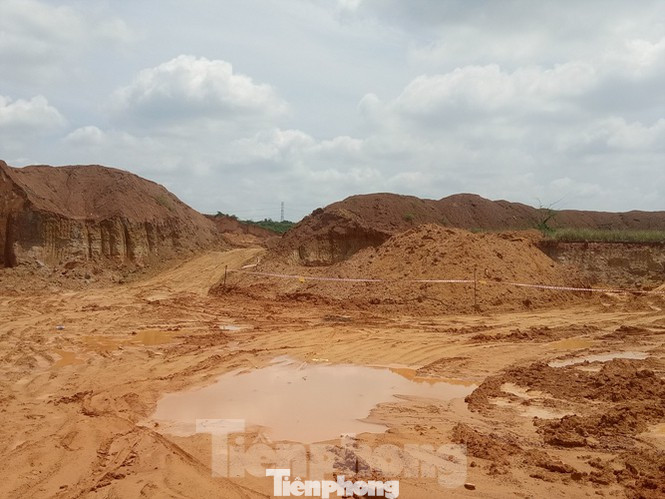 Công ty của một cựu cảnh sát bị điều tra vì khai thác khoáng sản trái phép ảnh 1