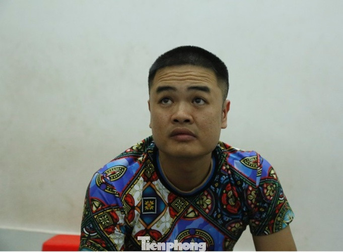 'Con bạc' tháo chạy lên nóc nhà, công an nổ súng trấn áp ảnh 1