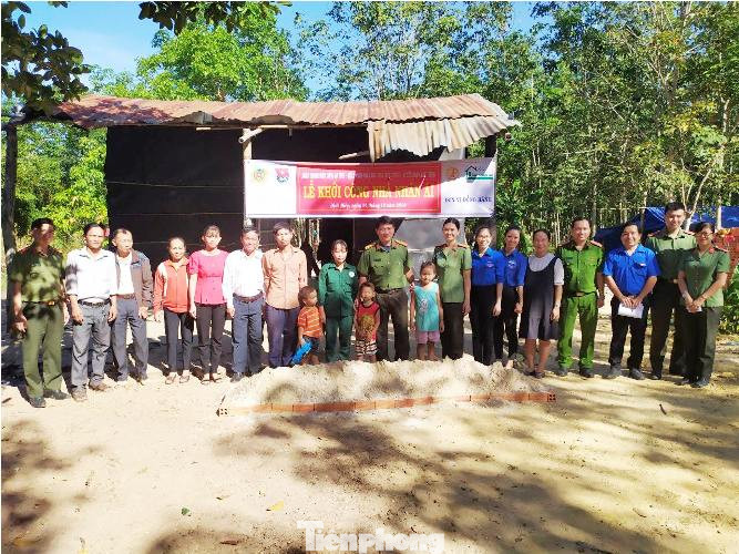 Bình Dương: Tặng nhà Khăn quàng đỏ cho học sinh nghèo hiếu học ảnh 3