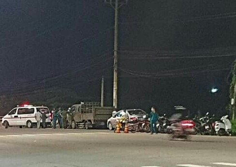 Phát hiện 2 thi thể nam giới nằm úp mặt dưới gầm cầu ảnh 1