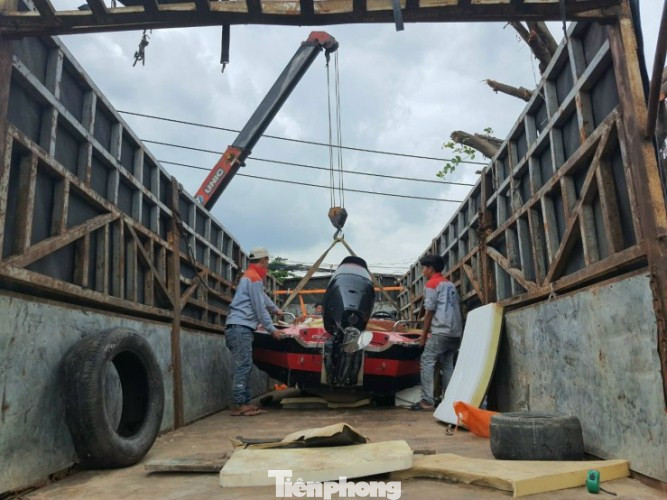 Miền Nam chi viện cano cứu dân miền Trung ngập lụt ảnh 2