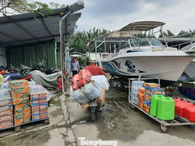 Miền Nam chi viện cano cứu dân miền Trung ngập lụt ảnh 1