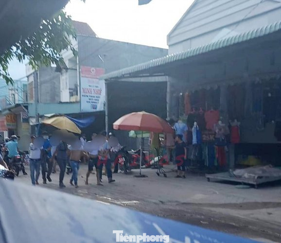 'Con bạc' tháo chạy lên nóc nhà, công an nổ súng trấn áp ảnh 3