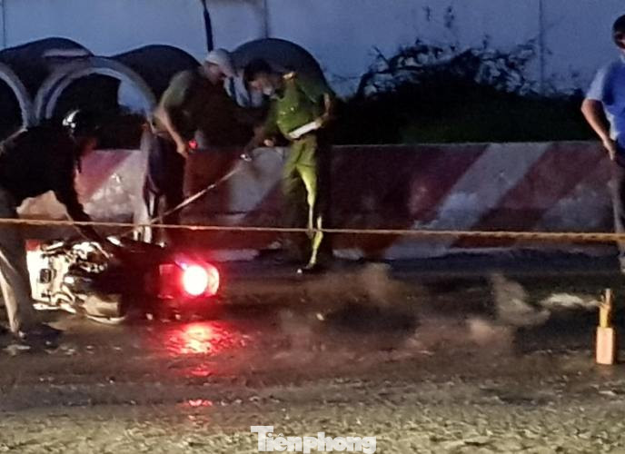 Truy tìm xe container cán chết 2 người trong đêm ảnh 1