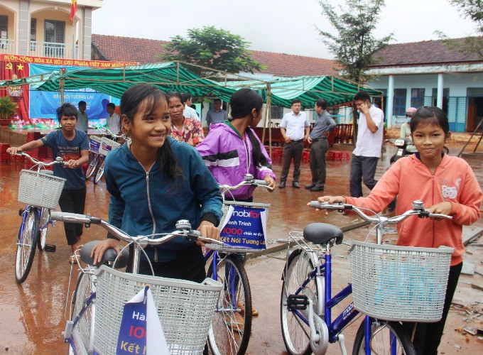 Tuổi trẻ Bình Phước tiếp sức cho học sinh, chiến sĩ vùng biên giới ảnh 3