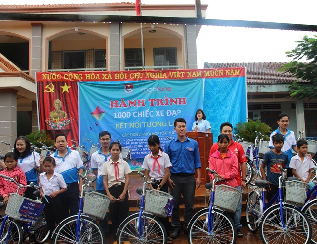 Tuổi trẻ Bình Phước tiếp sức cho học sinh, chiến sĩ vùng biên giới ảnh 1