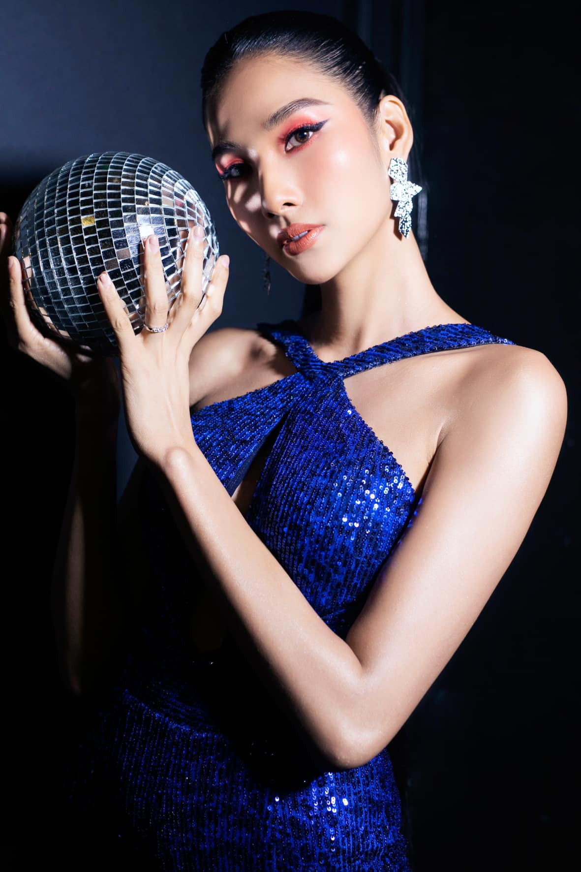 'Đụng hàng' bộ jumpsuit với Hoàng Thùy, Ngọc Thảo chiếm trọn spotlight ở khu cách ly ảnh 5