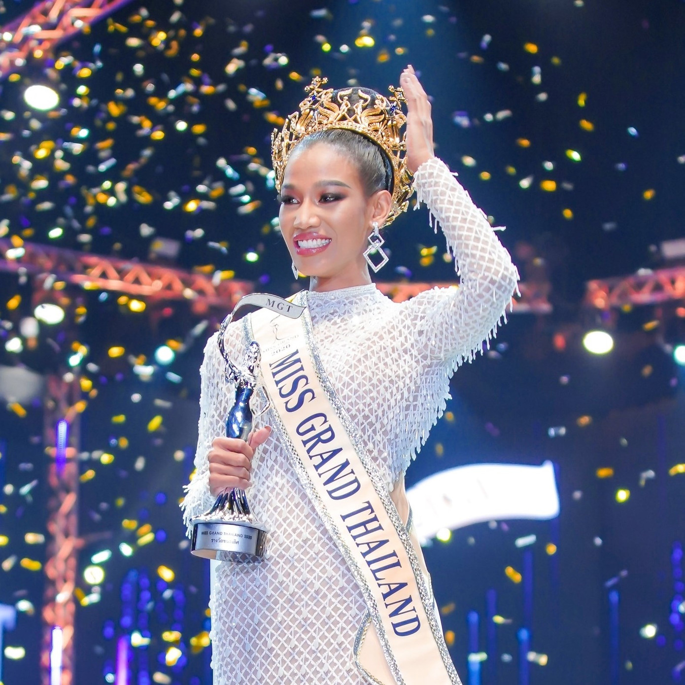 Miss Grand: Hoa hậu chủ nhà gây cười với màn 'tấu hài' khi thực hiện thử thách ăn đồ Thái ảnh 1