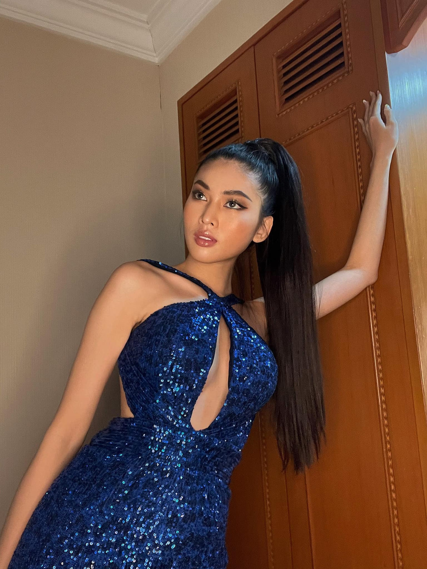 'Đụng hàng' bộ jumpsuit với Hoàng Thùy, Ngọc Thảo chiếm trọn spotlight ở khu cách ly ảnh 2