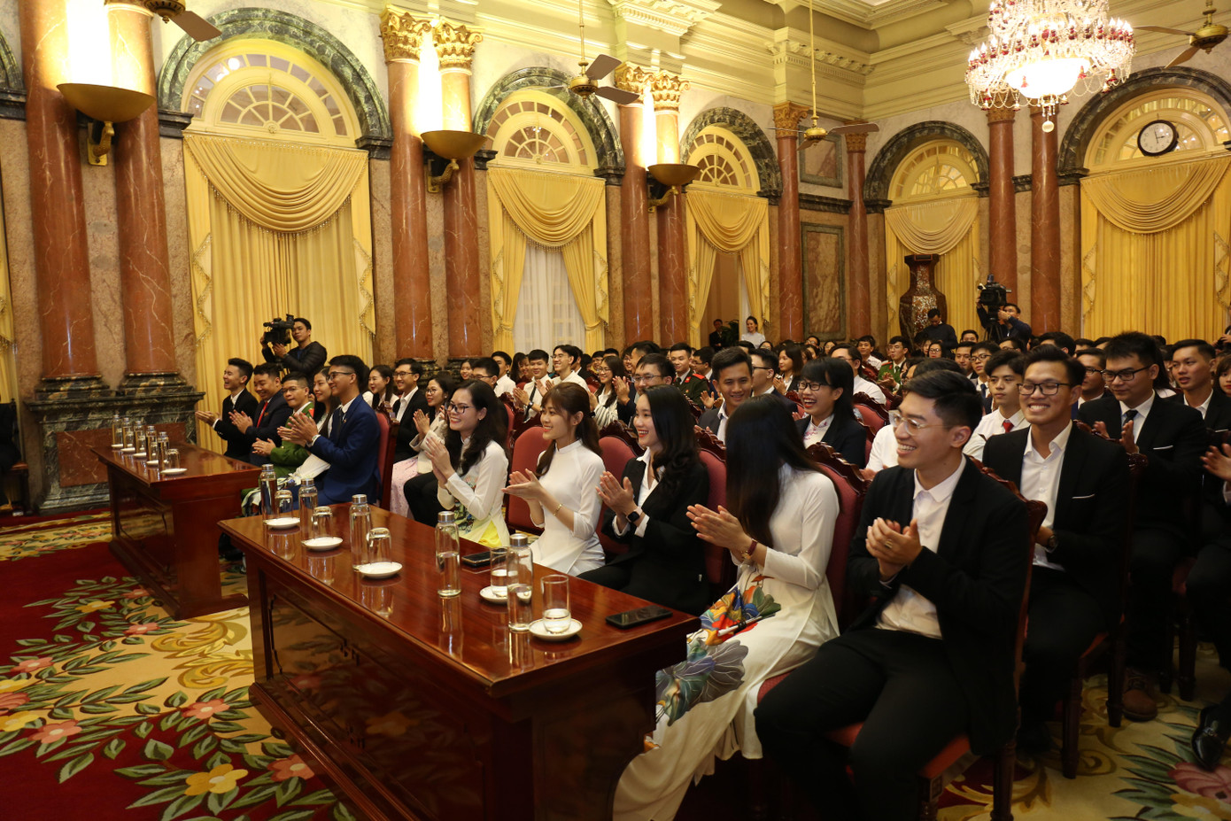 Sinh viên đừng để nghèo vì không có ước mơ ảnh 1