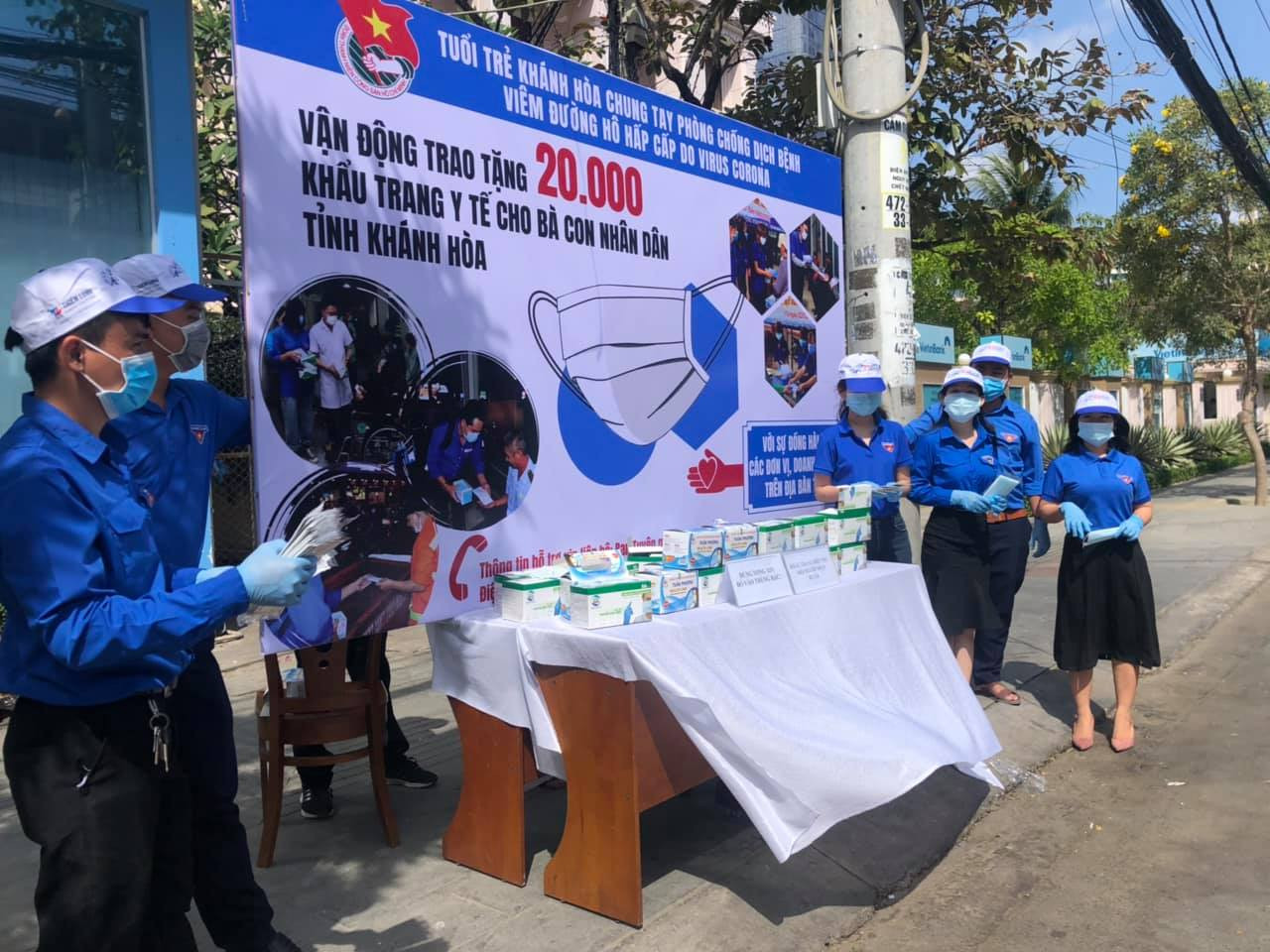 Tỉnh đoàn Khánh Hoà phát miễn phí hơn 23.000 khẩu trang cho người dân ảnh 3