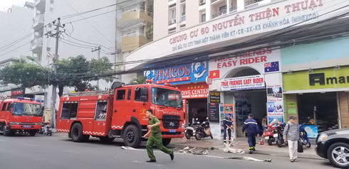 Cháy chung cư 16 tầng giữa trung tâm TP Nha Trang ảnh 1