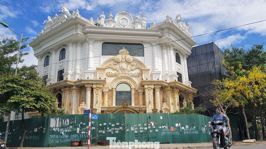 Hà Nội yêu cầu 7 quận, huyện xử lý cán bộ để vi phạm xây dựng, đất đai ảnh 1