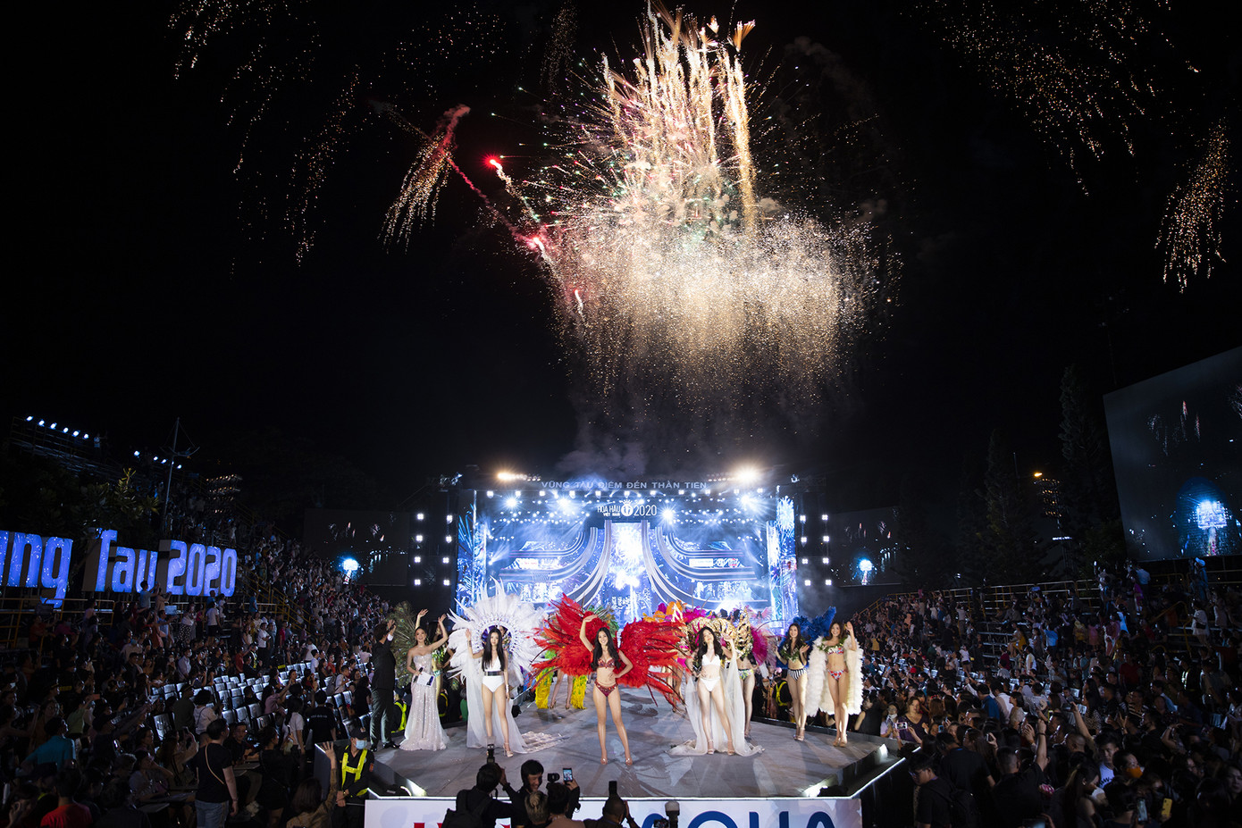 Đạo diễn Hoàng Nhật Nam mang lễ hội carnival hoành tráng lên sân khấu Người đẹp Biển ảnh 6