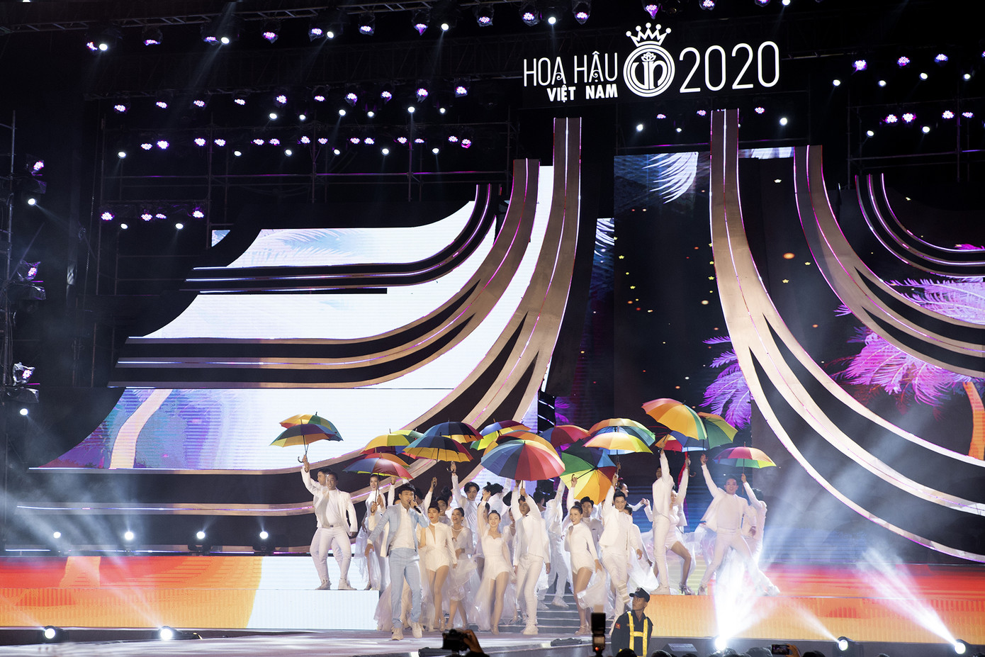 Đạo diễn Hoàng Nhật Nam mang lễ hội carnival hoành tráng lên sân khấu Người đẹp Biển ảnh 8