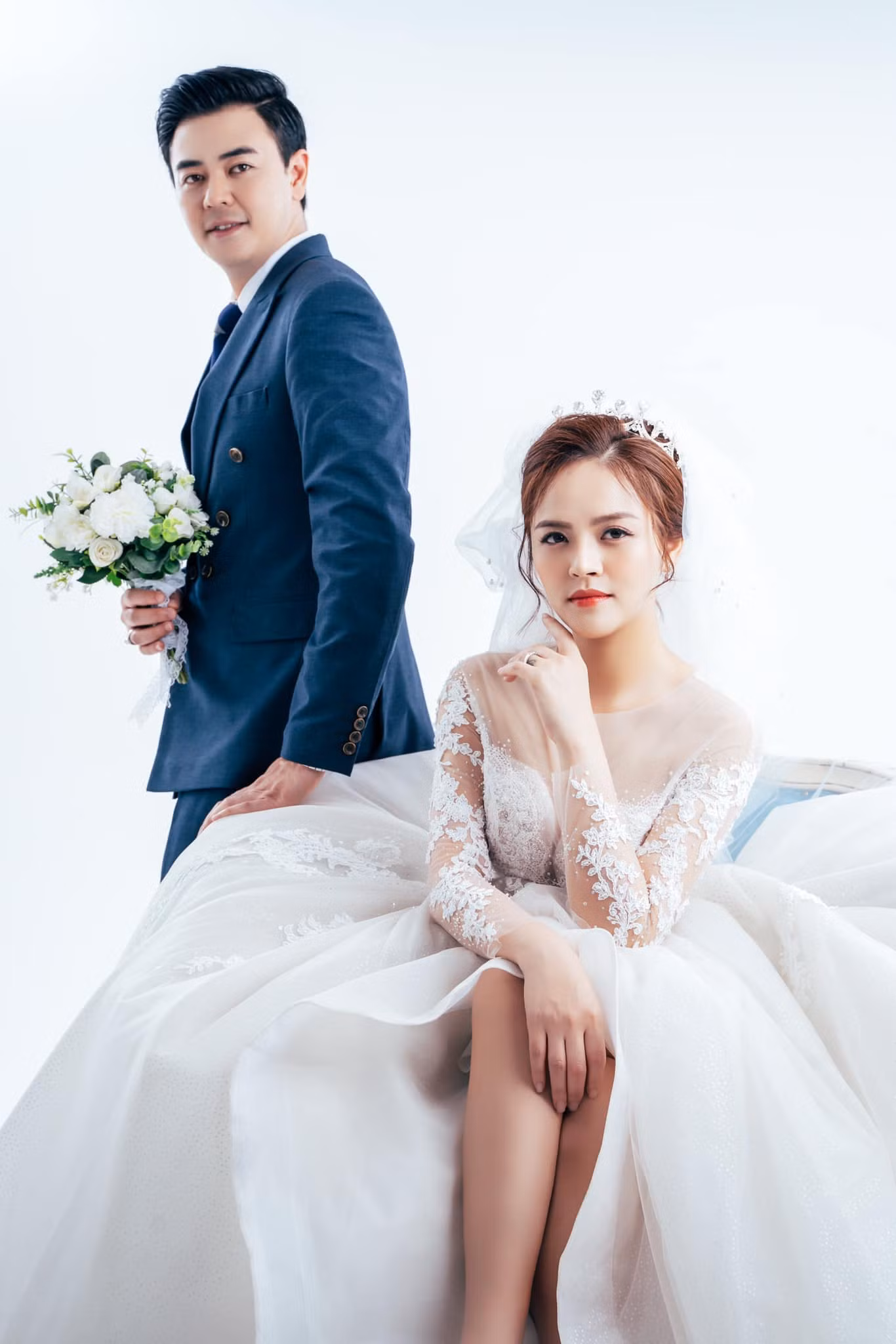 Về nhà đi con phiên bản COVID-19: Huệ-Quốc cưới nhau, Thư bị bố Sơn mắng vì trốn cách ly? ảnh 1