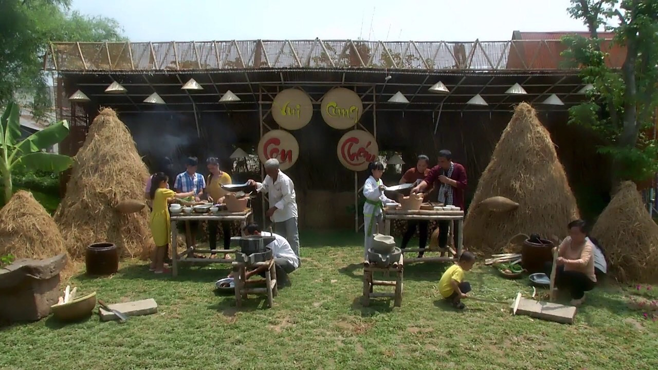 Quyền Linh làm MC gameshow hiếm hoi dành cho ba thế hệ trong gia đình ảnh 2