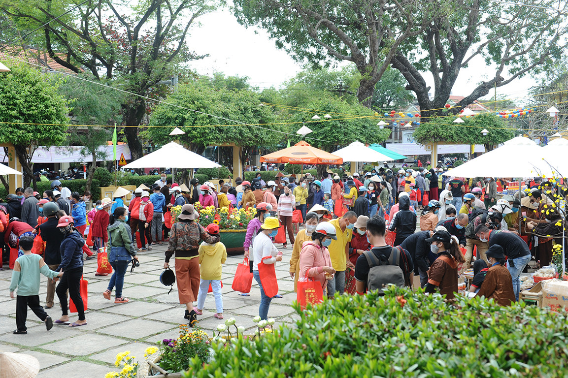 'Phiên chợ Tết xưa 0 đồng' cho người nghèo nơi phố cổ Hội An ảnh 4