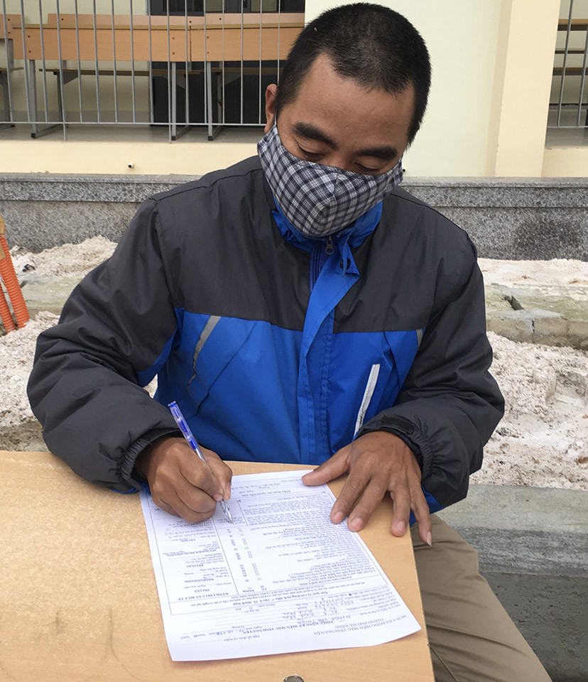 Mặc giá lạnh, sinh viên Đà Nẵng xếp hàng hiến máu ảnh 6