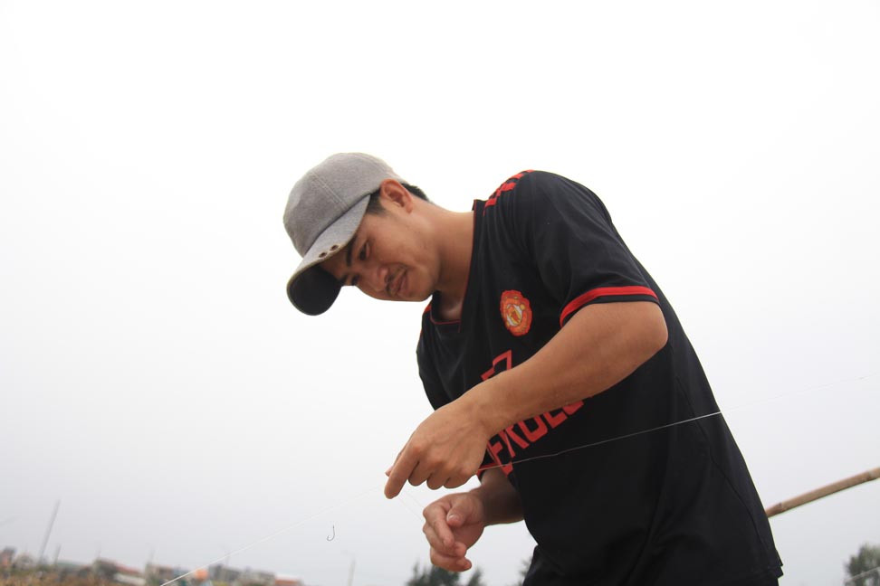  Thú vui buông câu mùa biển động ở Quảng Ngãi ảnh 4